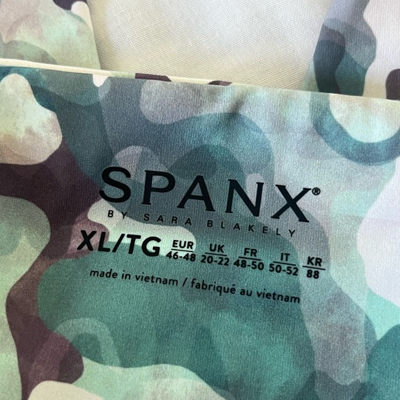 NWT SPANX Active Printed 7/8 Colorful Camo Print
Leggings SIZE XL - Picture 7 of 9